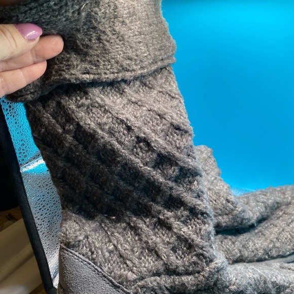 UGG Australian lattice sweater, Cardi boots - Picture 4 of 13